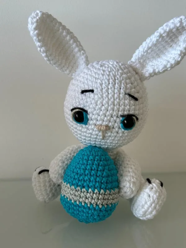 Coniglietto Bunny amigurumi all'uncinetto fatto a mano