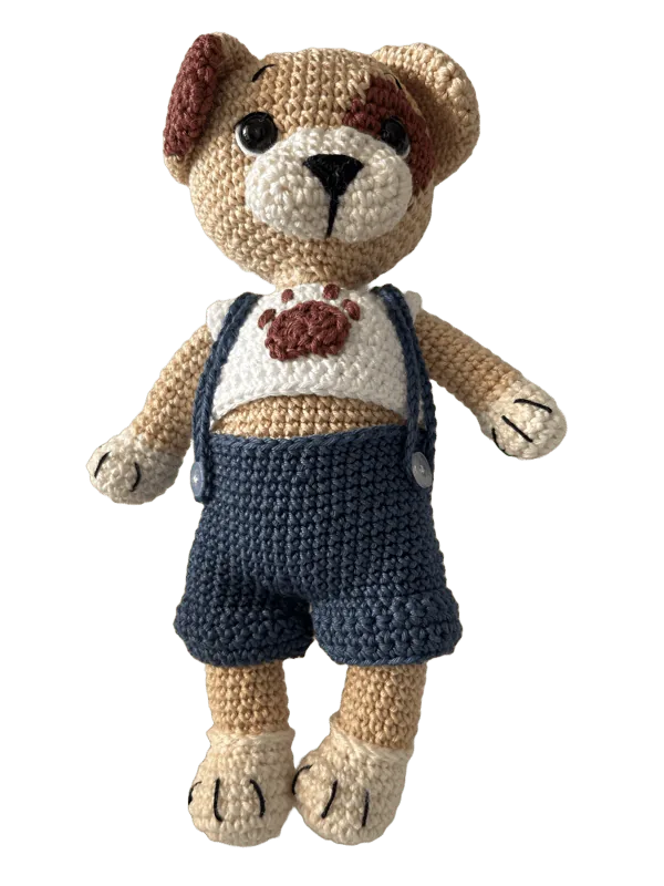 Cucciolo di Bulldog amigurumi all'uncinetto fatto a mano