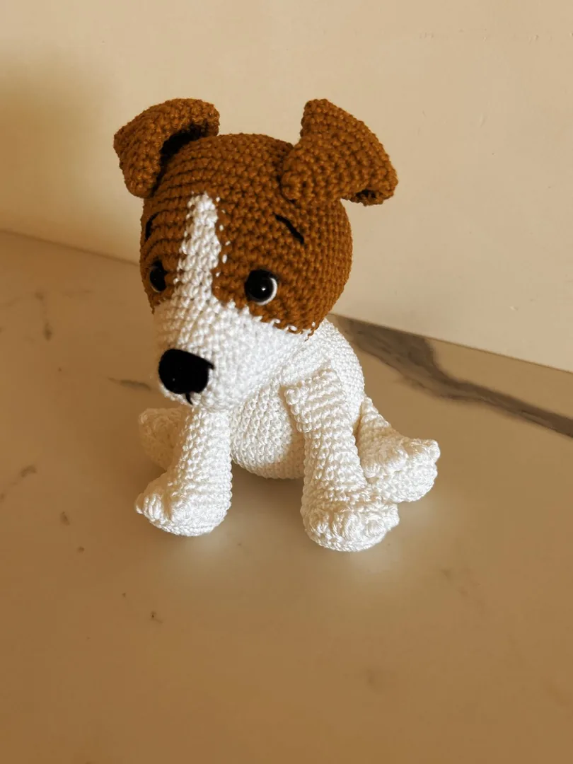 Jack Russell cagnolino amigurumi all'uncinetto fatto a mano