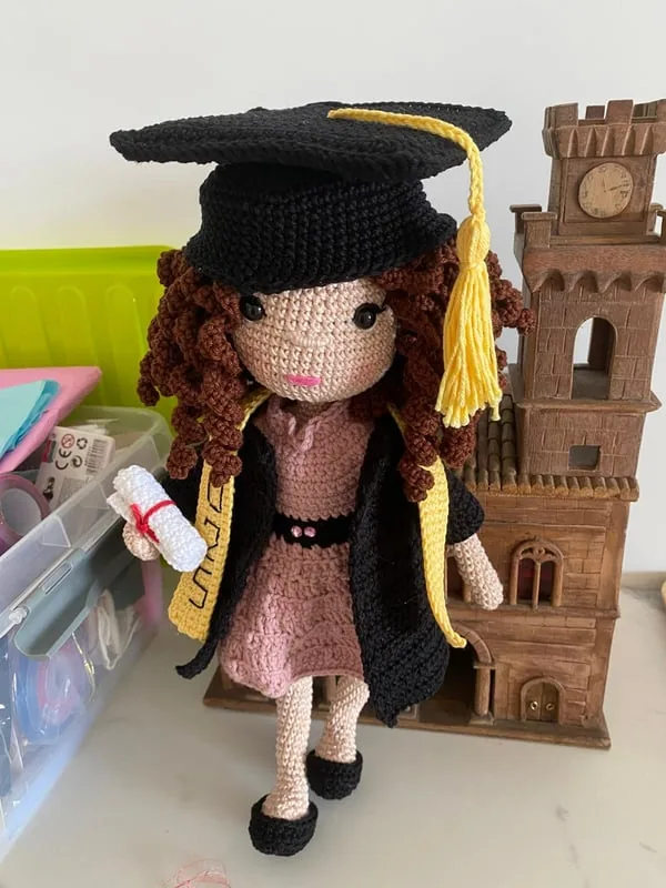 Bambola amigurumi Francy fatta a mano all'uncinetto