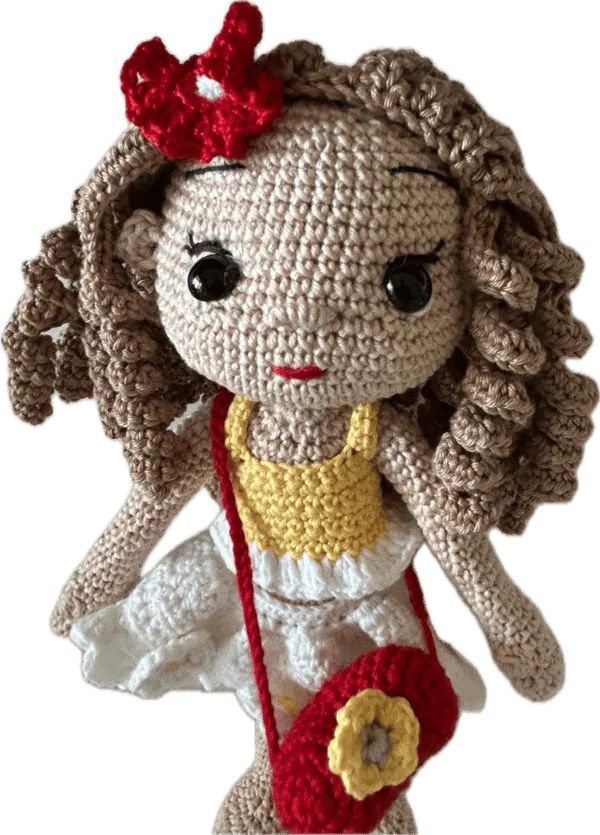 Bambola amigurumi Sofia fatta a mano all'uncinetto