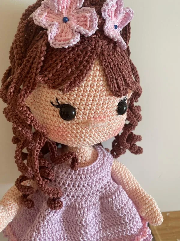 Bambola amigurumi Stella fatta a mano all'uncinetto