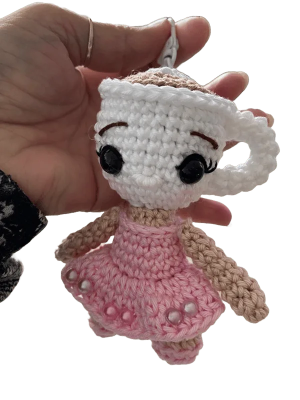 Cappuccina amigurumi all'uncinetto fatta a mano