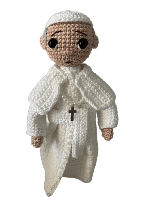 Papa Francesco amigurumi all'uncinetto fatto a mano